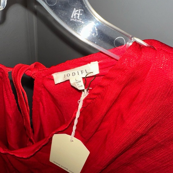 Shimmery wide sleeves short red dress - Picture 4 of 4